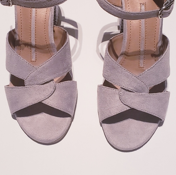 New Directions Gray Snakeskin Block Heel Sandal - Picture 5 of 9